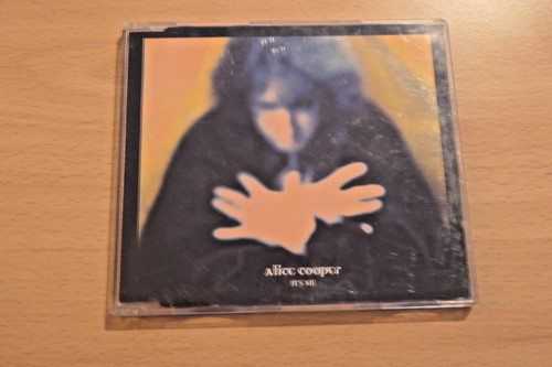 Alice cooper me 4 track - alice, it's