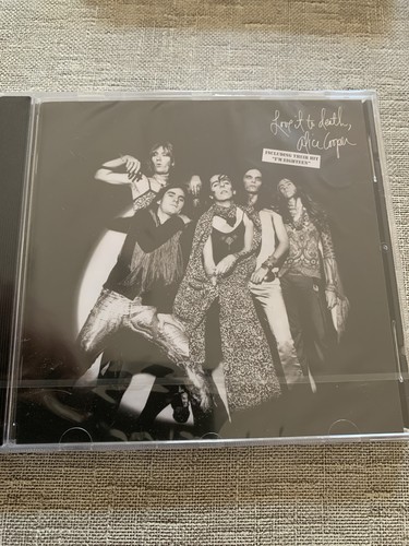 Alice cooper love death - alice, it